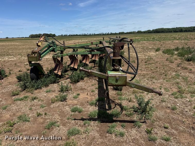 image for item NA9326 John Deere 2350-2450 plow