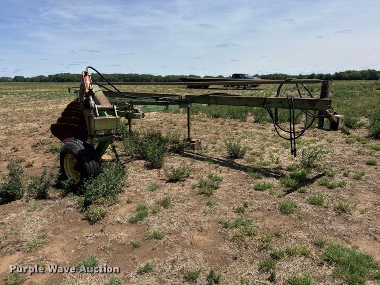 image for item NA9326 John Deere 2350-2450 plow