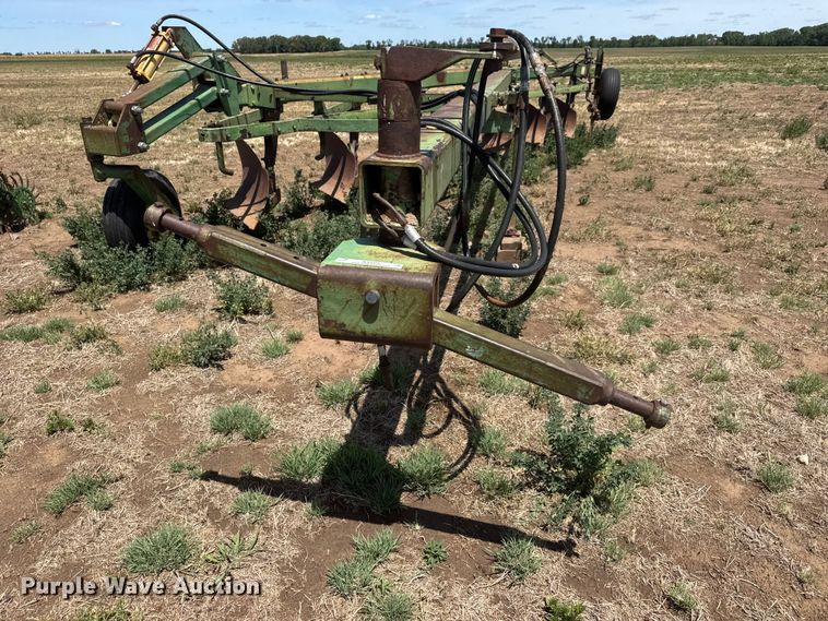 image for item NA9326 John Deere 2350-2450 plow