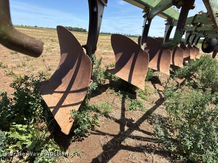 image for item NA9326 John Deere 2350-2450 plow