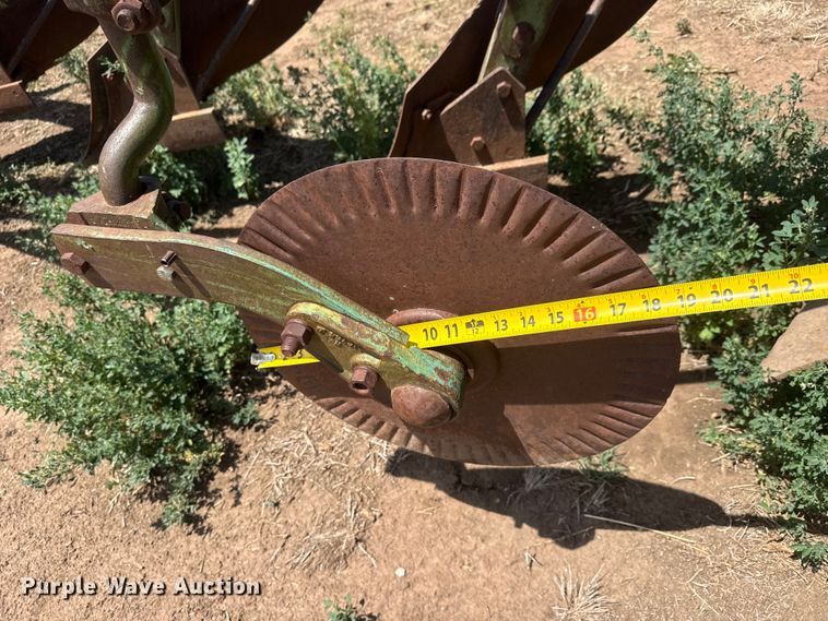 image for item NA9326 John Deere 2350-2450 plow