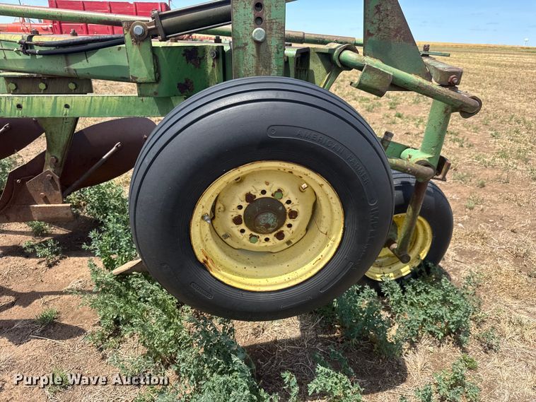 image for item NA9326 John Deere 2350-2450 plow