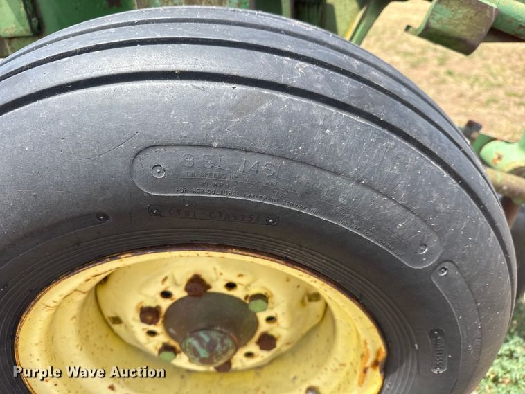 image for item NA9326 John Deere 2350-2450 plow