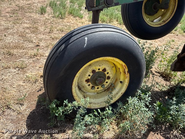 image for item NA9326 John Deere 2350-2450 plow