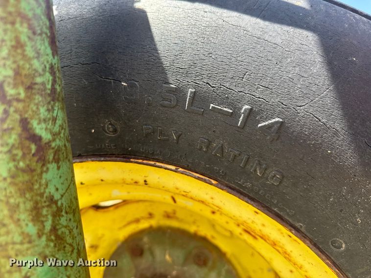 image for item NA9326 John Deere 2350-2450 plow