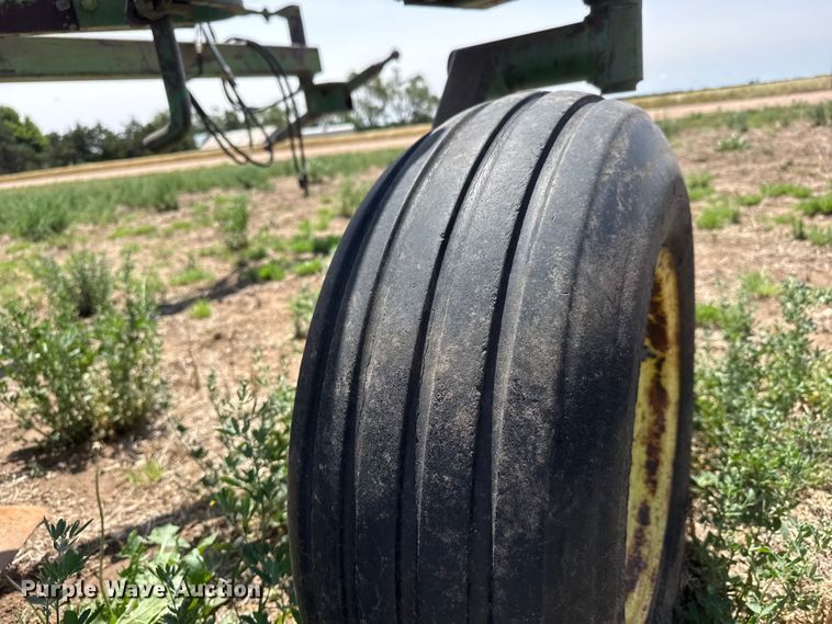 image for item NA9326 John Deere 2350-2450 plow