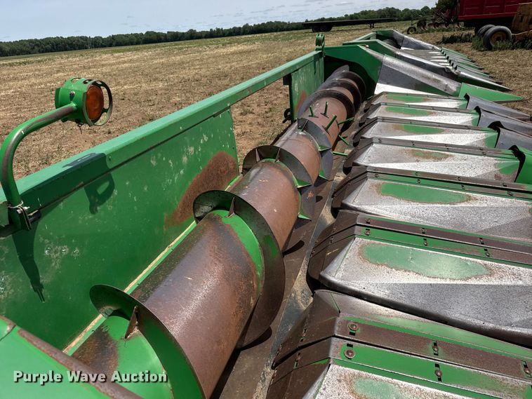 image for item NA9331 John Deere 853A all-crop head