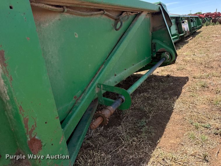 image for item NA9331 John Deere 853A all-crop head