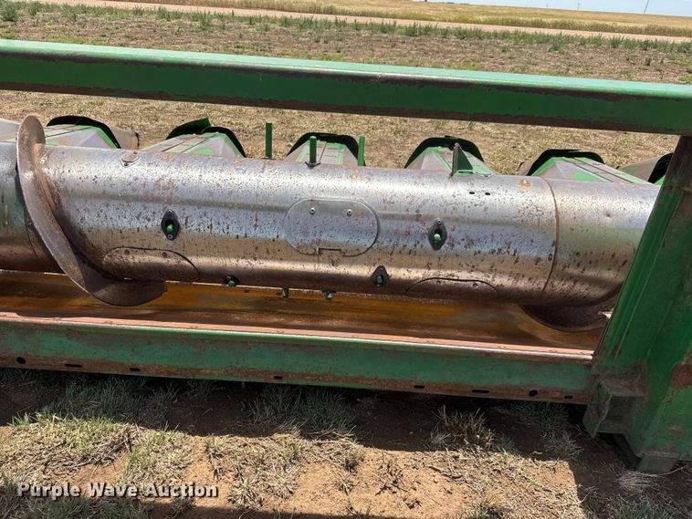 image for item NA9331 John Deere 853A all-crop head