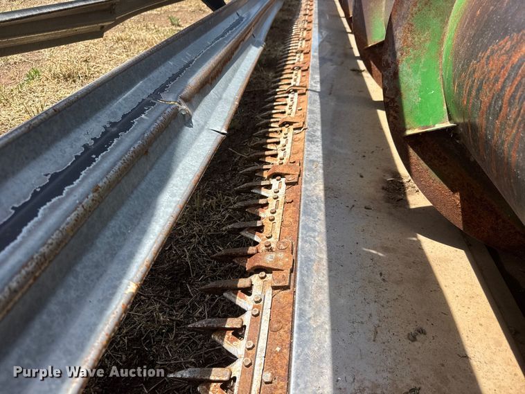 image for item NA9332 John Deere 930 rigid head