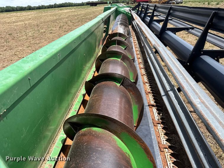 image for item NA9332 John Deere 930 rigid head