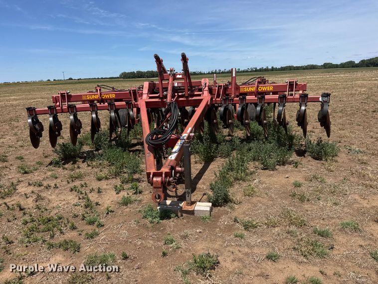 image for item NA9333 Sunflower 4510-15 tandem disk