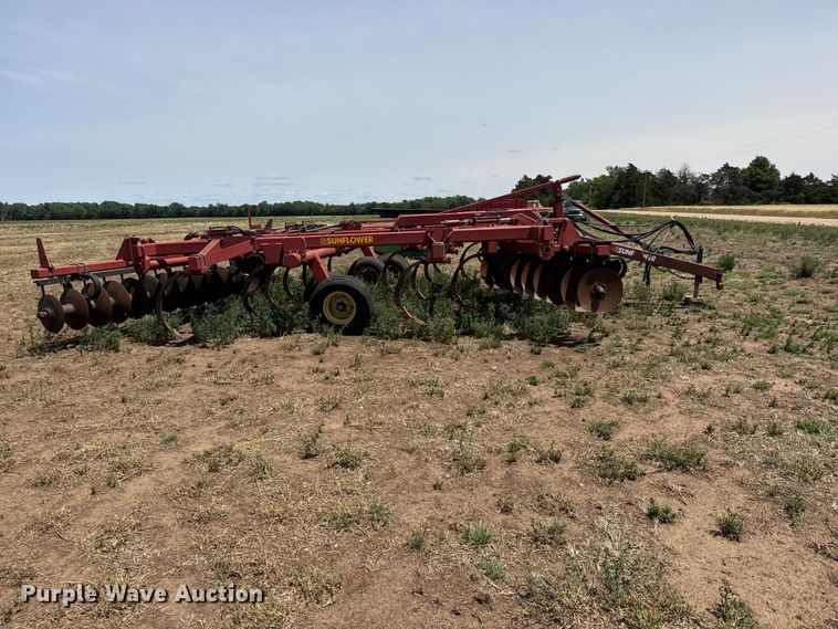 image for item NA9333 Sunflower 4510-15 tandem disk