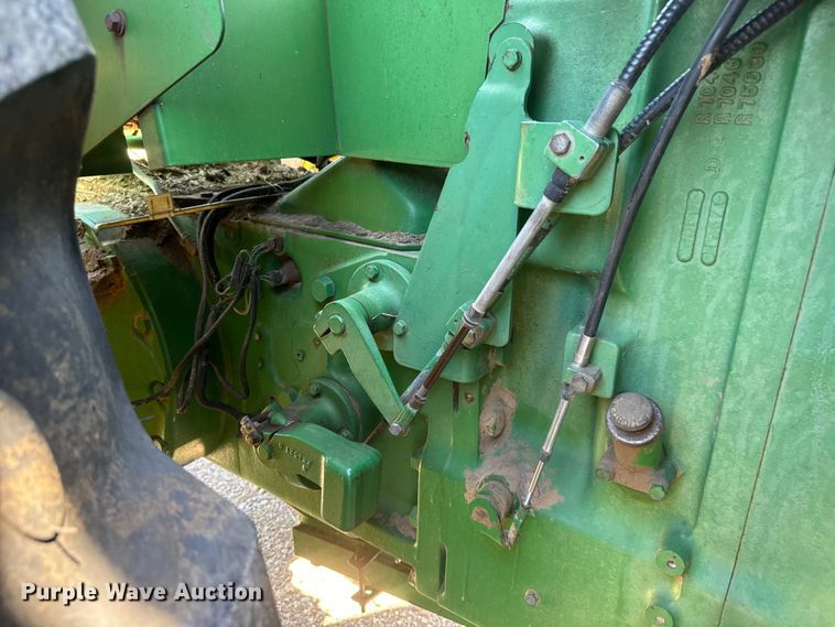 image for item NA9377 1984 John Deere 8650 4WD tractor