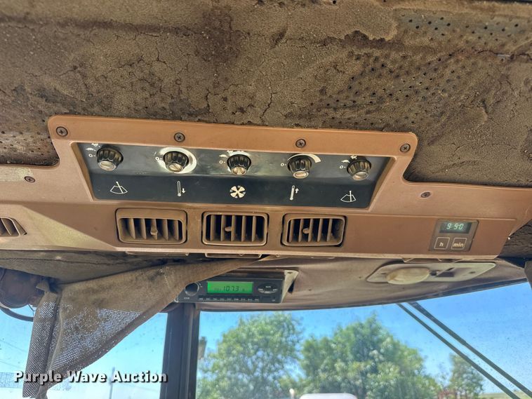 image for item NA9377 1984 John Deere 8650 4WD tractor