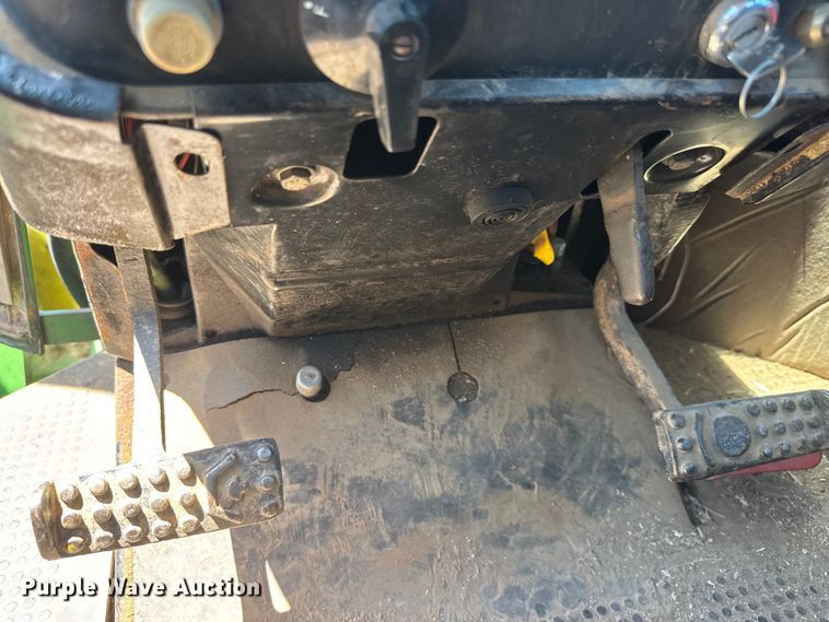 image for item NA9377 1984 John Deere 8650 4WD tractor
