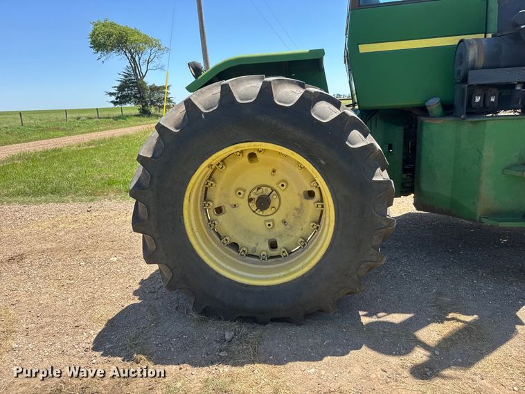 image for item NA9377 1984 John Deere 8650 4WD tractor