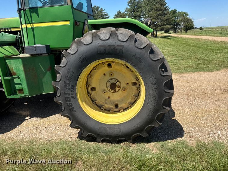 image for item NA9377 1984 John Deere 8650 4WD tractor