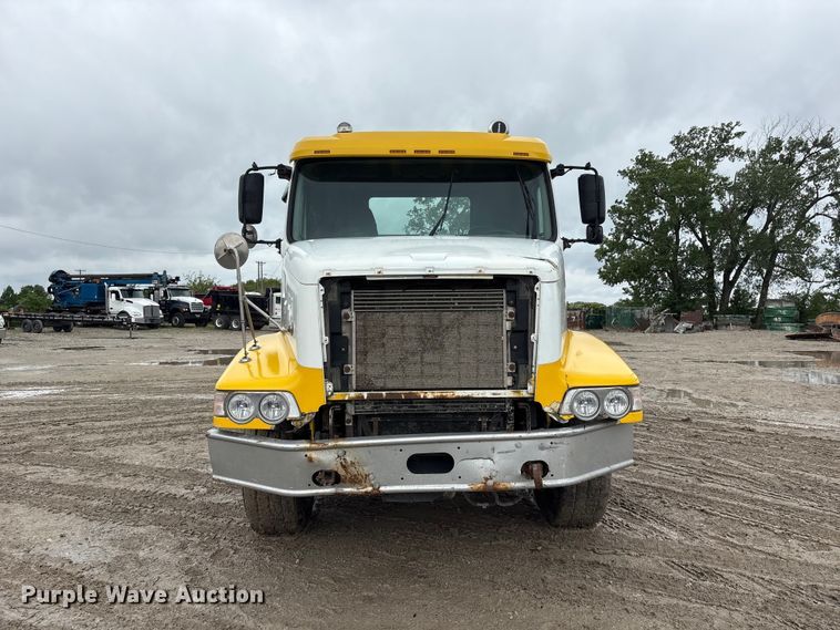 image for item DO5229 2004 Volvo Truck VHD truck cab and chassis