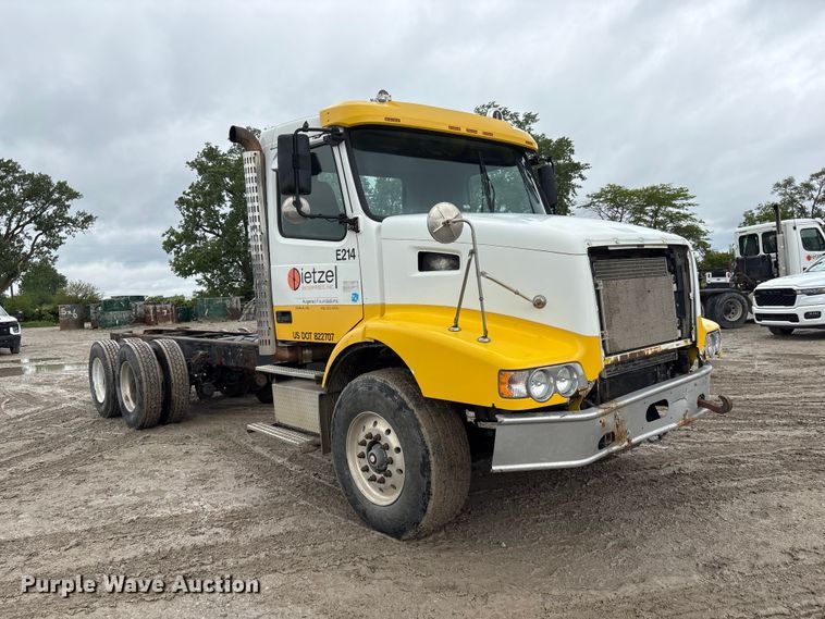 image for item DO5229 2004 Volvo Truck VHD truck cab and chassis