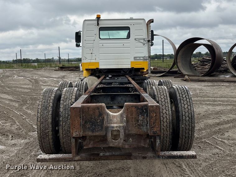 image for item DO5229 2004 Volvo Truck VHD truck cab and chassis