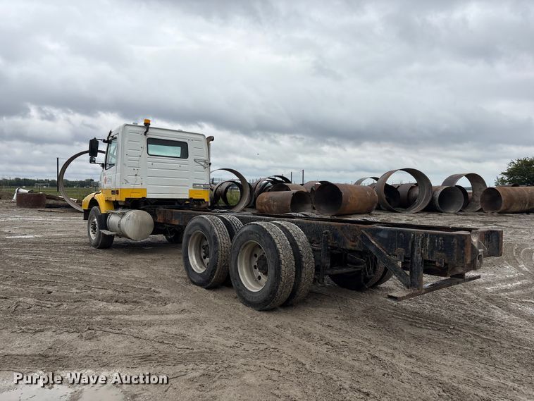 image for item DO5229 2004 Volvo Truck VHD truck cab and chassis