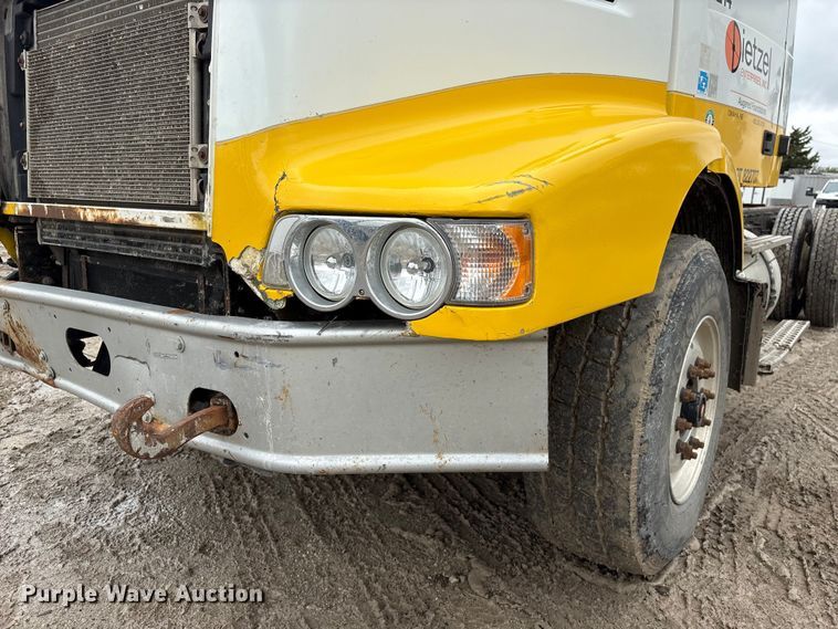 image for item DO5229 2004 Volvo Truck VHD truck cab and chassis