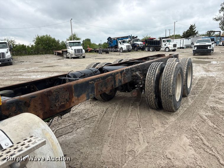 image for item DO5229 2004 Volvo Truck VHD truck cab and chassis