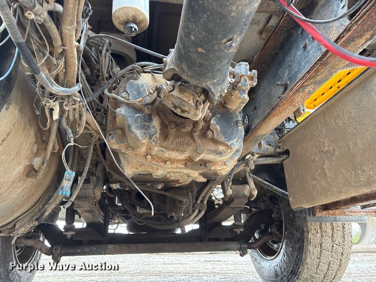 image for item DO5229 2004 Volvo Truck VHD truck cab and chassis