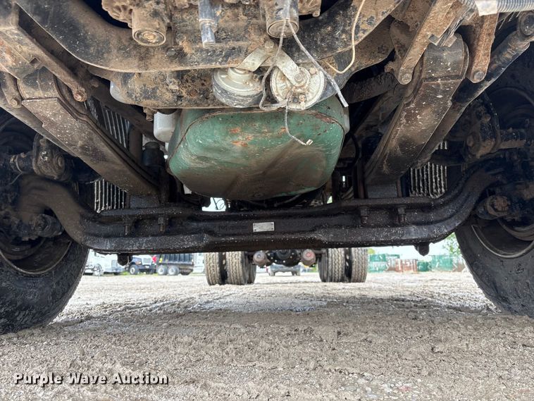 image for item DO5229 2004 Volvo Truck VHD truck cab and chassis