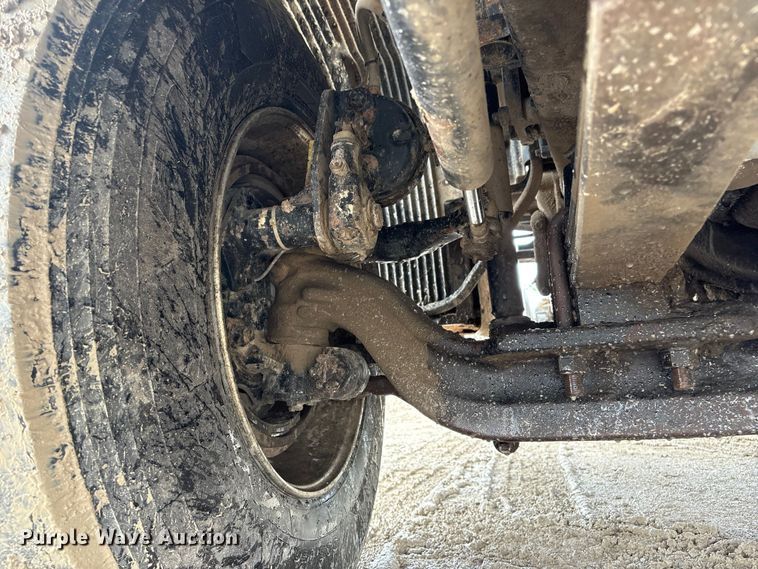image for item DO5229 2004 Volvo Truck VHD truck cab and chassis