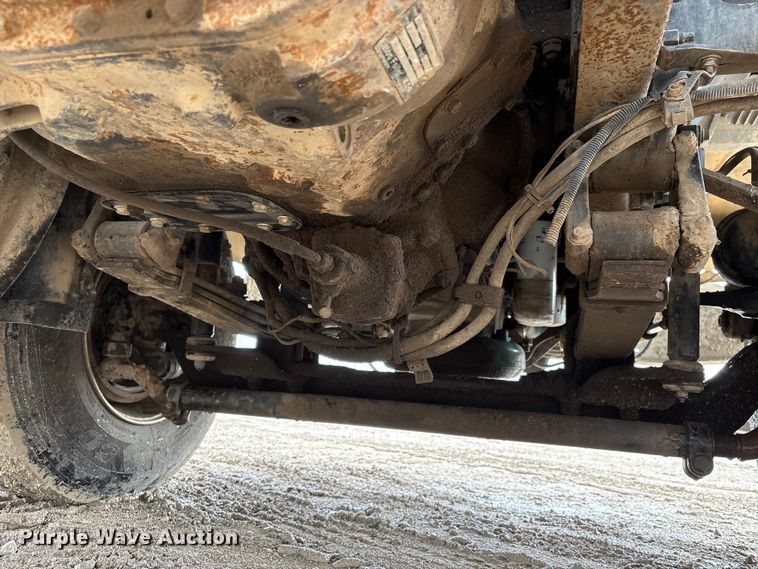 image for item DO5229 2004 Volvo Truck VHD truck cab and chassis