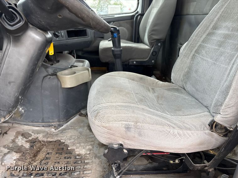 image for item DO5229 2004 Volvo Truck VHD truck cab and chassis