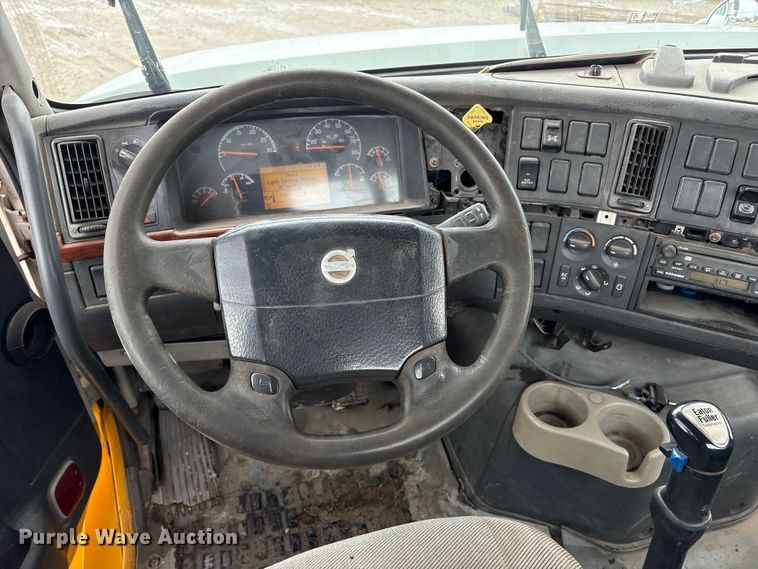image for item DO5229 2004 Volvo Truck VHD truck cab and chassis