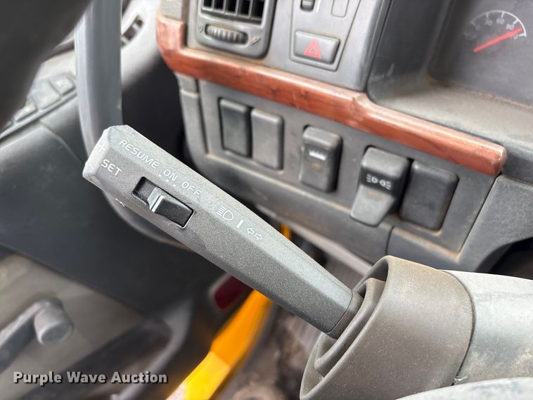 image for item DO5229 2004 Volvo Truck VHD truck cab and chassis