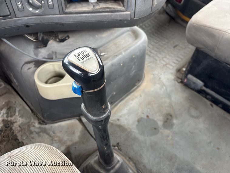 image for item DO5229 2004 Volvo Truck VHD truck cab and chassis
