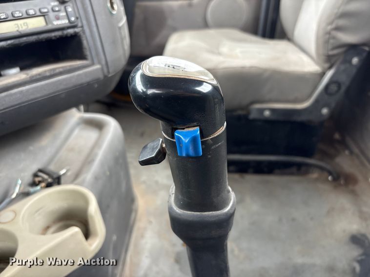 image for item DO5229 2004 Volvo Truck VHD truck cab and chassis