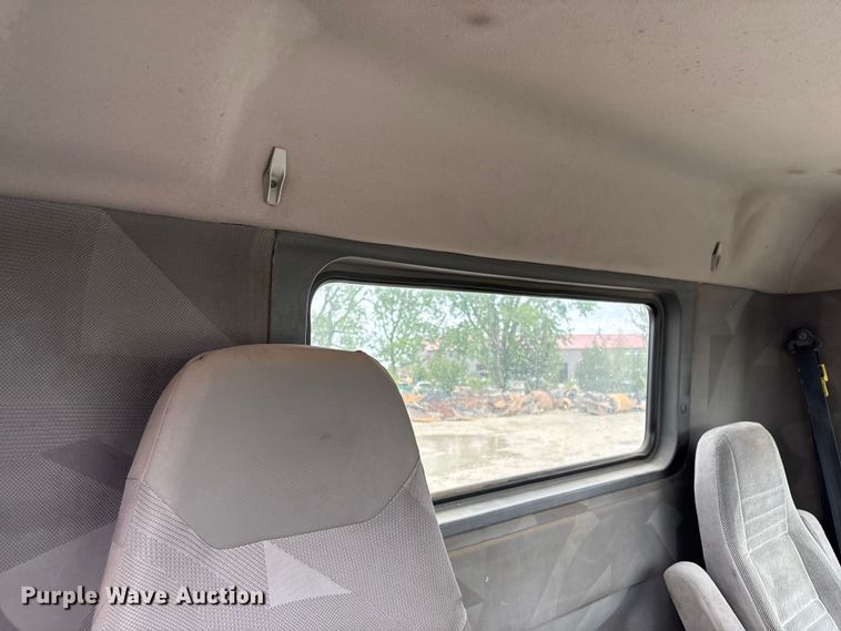 image for item DO5229 2004 Volvo Truck VHD truck cab and chassis