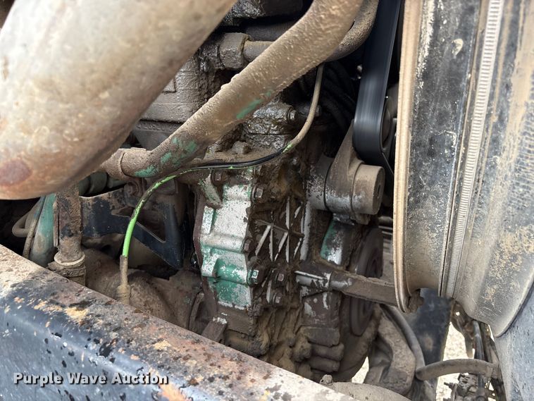 image for item DO5229 2004 Volvo Truck VHD truck cab and chassis