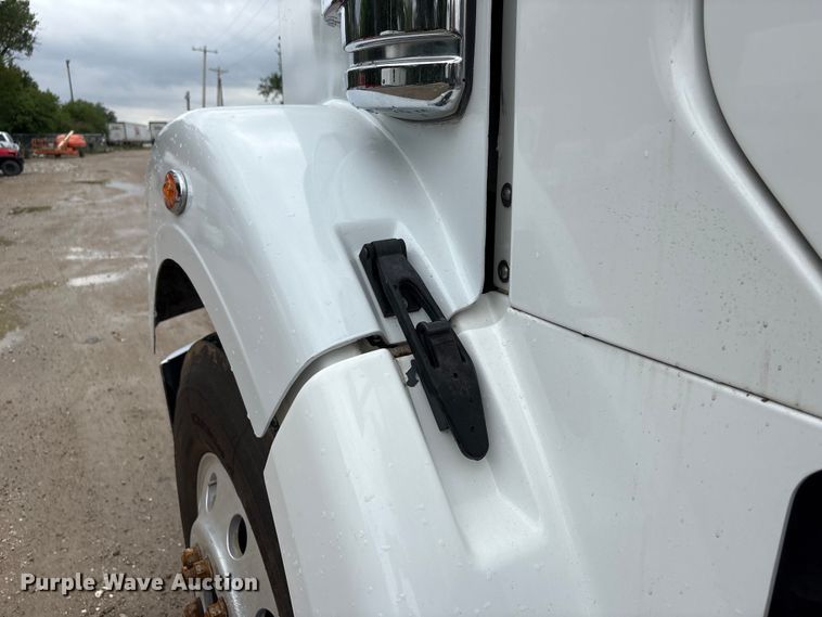 image for item DO5232 2012 Freightliner Coronado semi truck