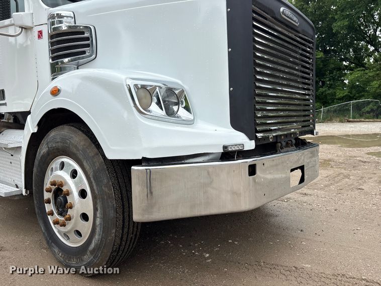 image for item DO5232 2012 Freightliner Coronado semi truck