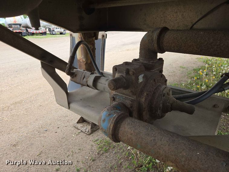 image for item DP8917 2005 Beall BAST-95-4-DC tank trailer