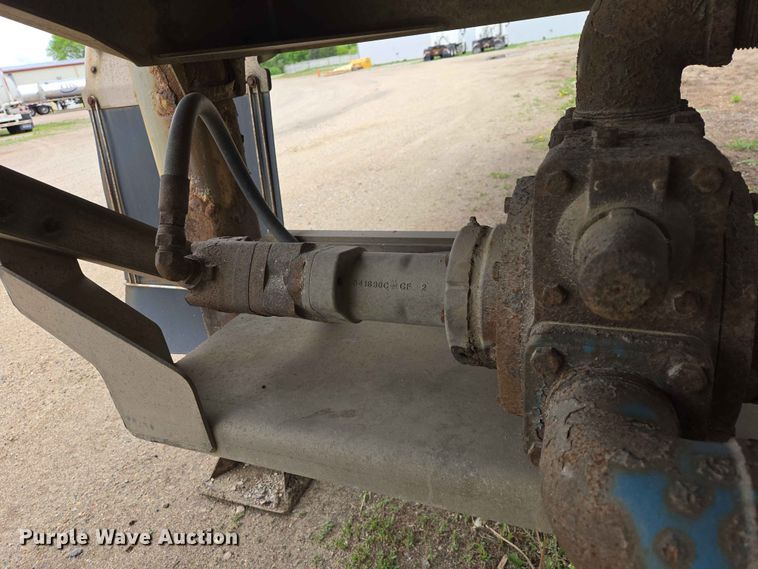 image for item DP8917 2005 Beall BAST-95-4-DC tank trailer