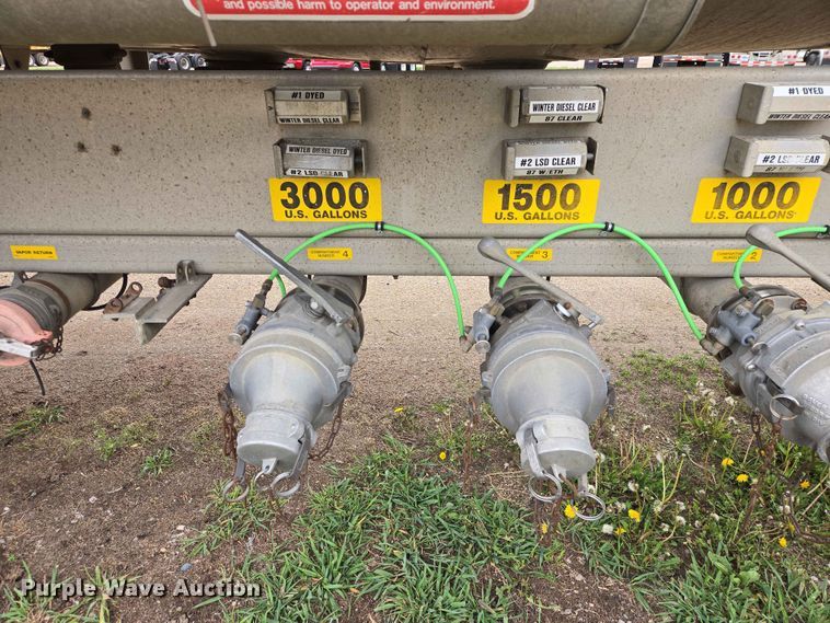 image for item DP8917 2005 Beall BAST-95-4-DC tank trailer