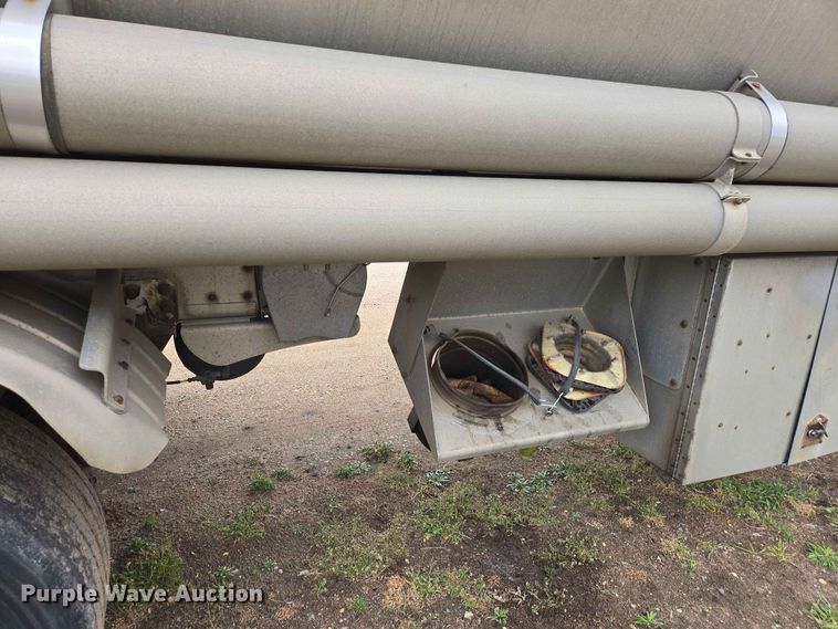 image for item DP8917 2005 Beall BAST-95-4-DC tank trailer