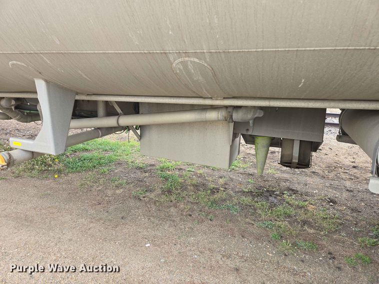 image for item DP8917 2005 Beall BAST-95-4-DC tank trailer