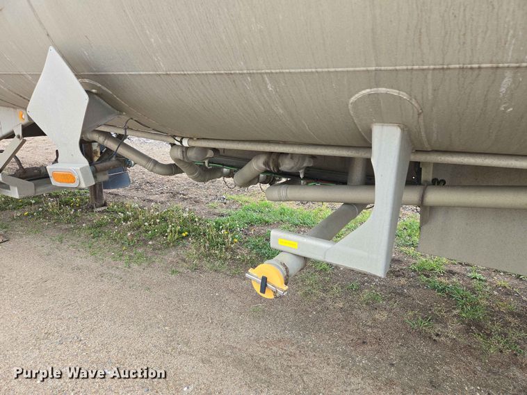 image for item DP8917 2005 Beall BAST-95-4-DC tank trailer