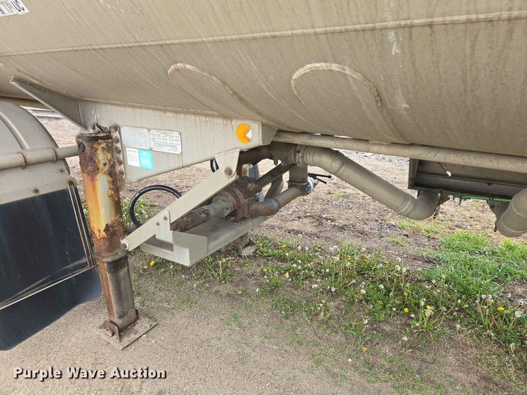 image for item DP8917 2005 Beall BAST-95-4-DC tank trailer