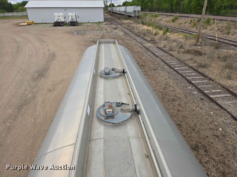 image for item DP8917 2005 Beall BAST-95-4-DC tank trailer