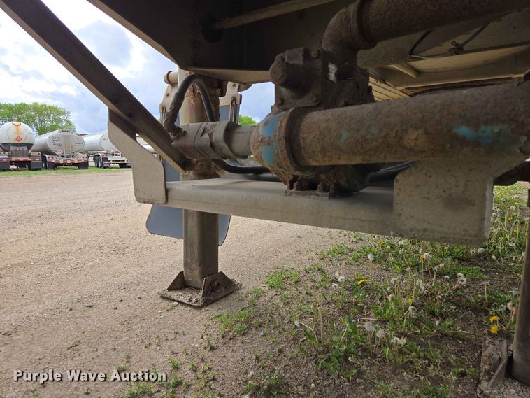 image for item DP8917 2005 Beall BAST-95-4-DC tank trailer